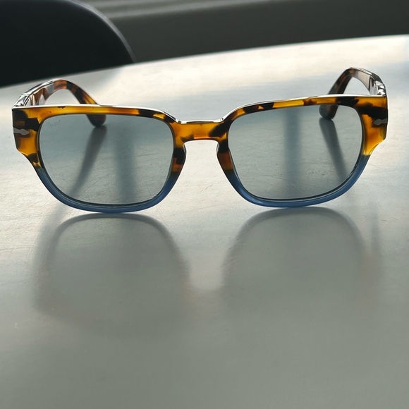**SOLD** Persol Men’s Brown Tortoise-Opal Blue / Light Blue Rectangle Sunglasses - Picture 7 of 8
